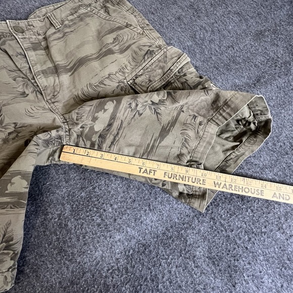 Old Navy Mens Green Cargo Shorts Sz 36 Tropical Hawaiian Floral Print Casual - Picture 2 of 11